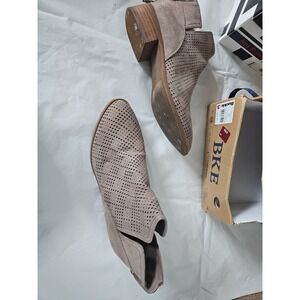 BKE Buckle Lolita Booties Women's 7.5M Pine-Bark Perforated Suede Leather